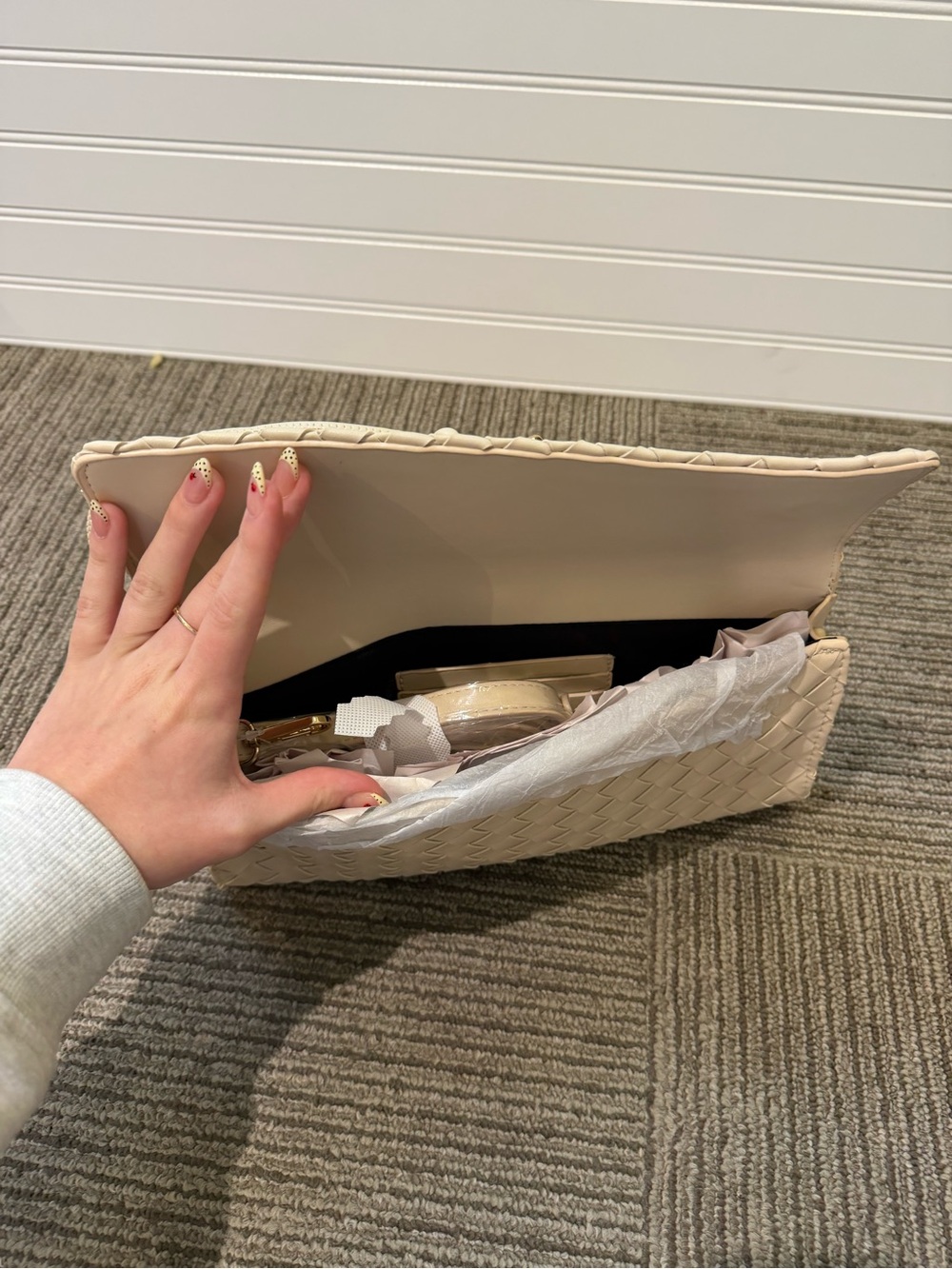 Cream Clutch - Picture 4 of 4